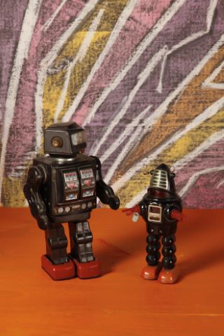 Japon et divers Lot de deux robots