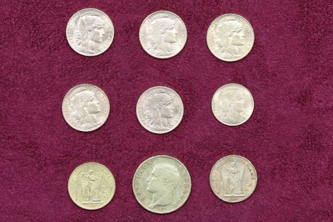9 pièces de 10, 20 et 40 francs Napoléon or…