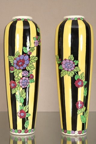 Paire de vases, modèle D.681