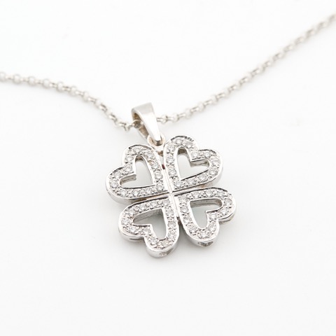 Collier et pendentif