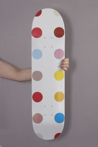 Damien Hirst (né en 1965) Dot #5 Skateboard Deck